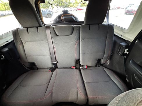 Used 2025 Jeep Wrangler Unlimited Rubicon image 38