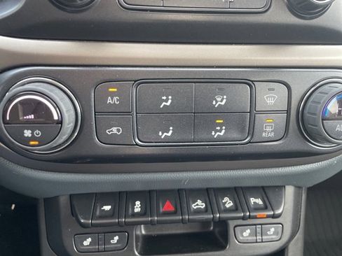 Used 2022 Chevrolet Colorado Z71 image 28