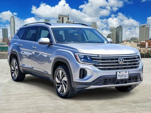 Certified 2026 Volkswagen Atlas SE FWD image 3