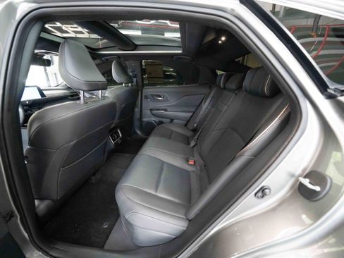 Used 2024 Toyota Crown AWD/4WD image 23