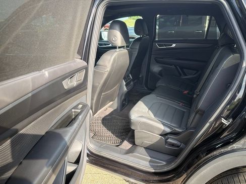 Used 2024 Volkswagen Atlas Cross Sport SEL R-Line AWD/4WD image 12