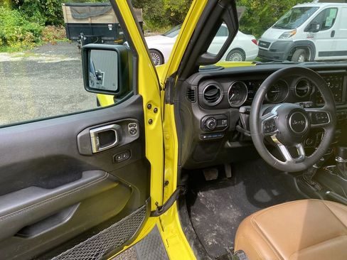 Used 2023 Jeep Wrangler Sahara image 10