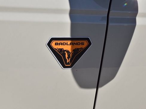 Used 2025 Ford Bronco Badlands image 11