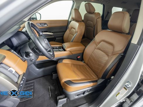Used 2022 Nissan Pathfinder Platinum AWD/4WD image 25