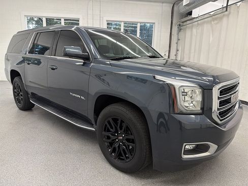 Used 2020 GMC Yukon XL SLT w/ Open Road Package AWD/4WD image 3