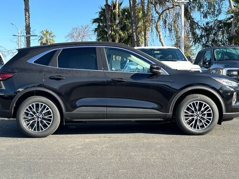 New 2025 Ford Escape SE image 4