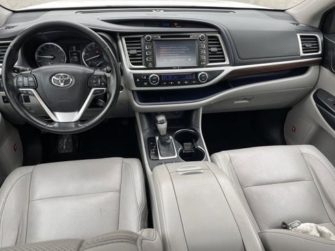 Used 2015 Toyota Highlander Limited w/ Driver Technology Package FWD image 15