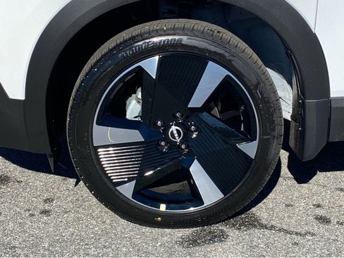 New 2026 Nissan Kicks SR w/ SR Premium Package FWD image 25