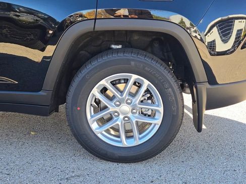 New 2025 Jeep Grand Cherokee Laredo X w/ Luxury Tech Group I image 16