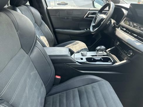 Used 2025 Mitsubishi Outlander SE FWD image 5