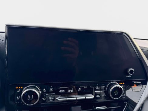 Used 2024 Toyota Highlander Platinum image 37