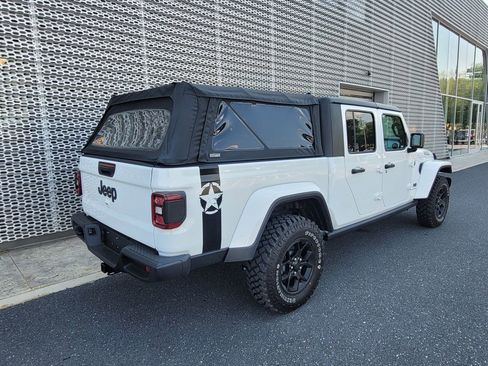 Used 2025 Jeep Gladiator Sport AWD/4WD image 3