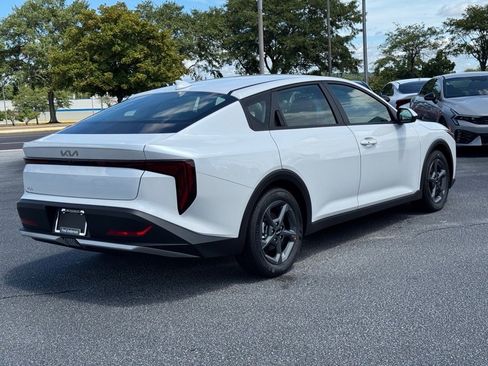 New 2025 Kia K4 LXS image 3