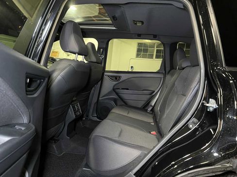 Used 2025 Subaru Forester Premium image 18