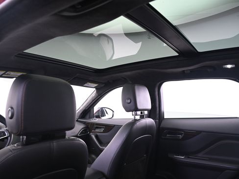 Used 2020 Jaguar F-PACE Prestige image 25