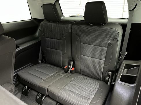 Certified 2023 GMC Acadia SLE w/ Driver Convenience Package image 13