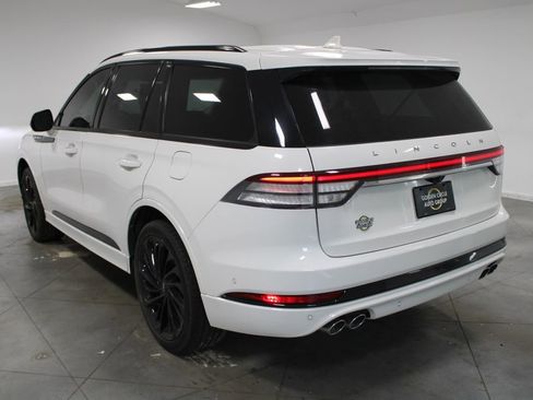 Used 2023 Lincoln Aviator Reserve w/ Jet Appearance Package image 7