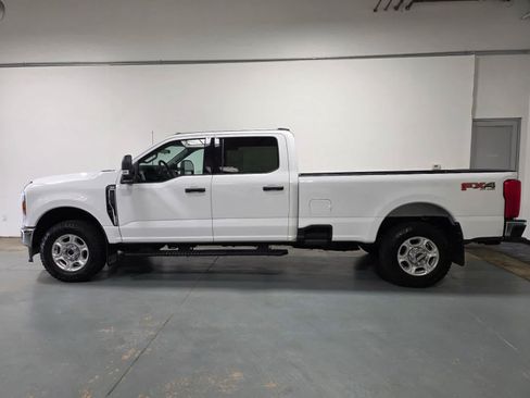 Used 2025 Ford F350 XLT w/ FX4 Off-Road Package AWD/4WD image 2