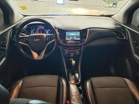 Used 2019 Chevrolet Trax LT w/ LT Convenience Package FWD image 9