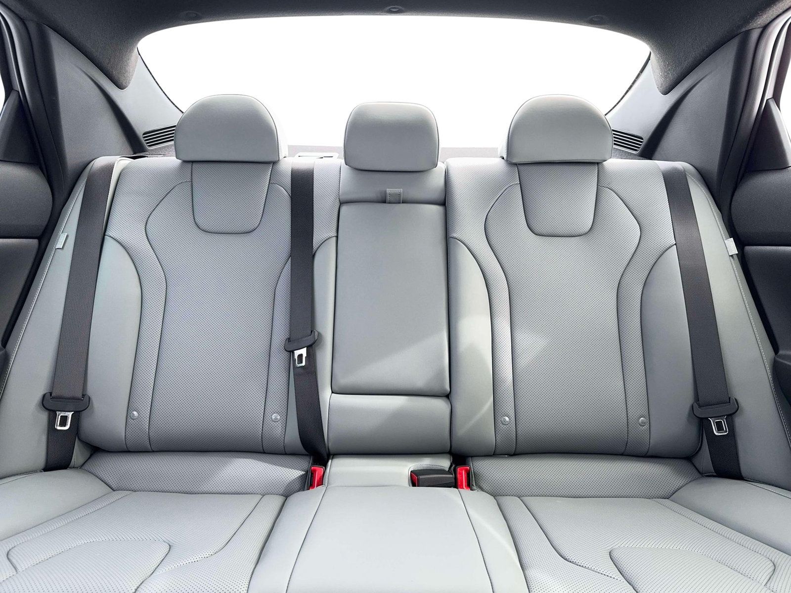 New 2026 Hyundai Elantra Limited FWD image 16