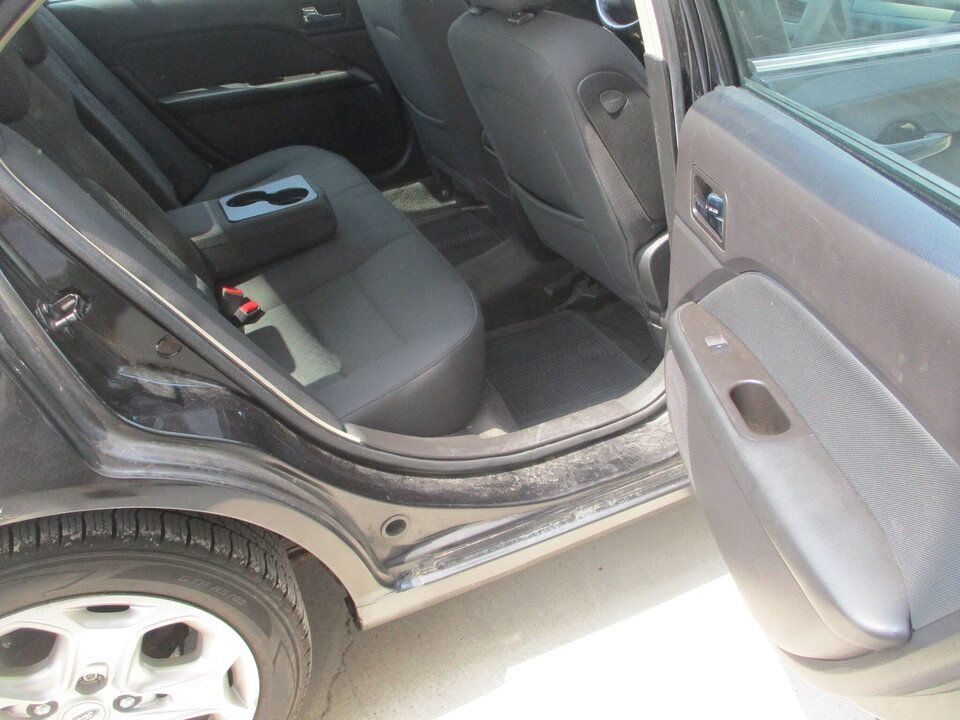Used 2010 Ford Fusion SE FWD image 21