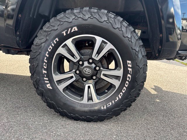 Used 2016 Toyota Tacoma TRD Sport w/ Towing Package AWD/4WD image 8