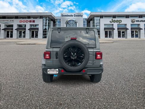 Certified 2022 Jeep Wrangler Unlimited Sahara AWD/4WD image 7