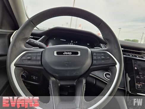 Used 2023 Jeep Grand Cherokee Laredo w/ Trailer Tow Prep Group (B) AWD/4WD image 11