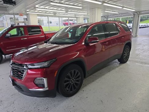 Used 2023 Chevrolet Traverse RS AWD/4WD image 2