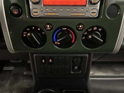 Used 2014 Toyota FJ Cruiser 2WD w/ Convenience Package image 30