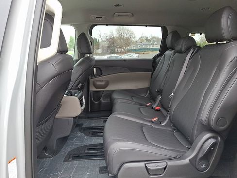 New 2026 Kia Carnival EX FWD image 5