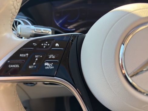 Used 2023 Mercedes-Benz EQS 580 4MATIC SUV image 29