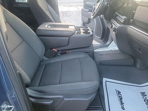 Used 2024 Chevrolet Silverado 2500 LT w/ Convenience Package image 27