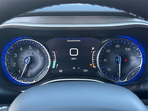 New 2025 Chrysler Voyager LX image 32