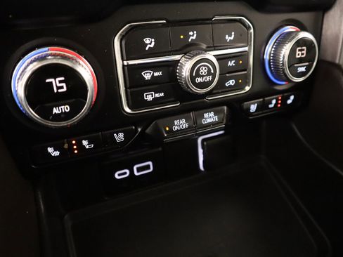 Used 2023 GMC Yukon SLT w/ SLT Premium Package AWD/4WD image 8
