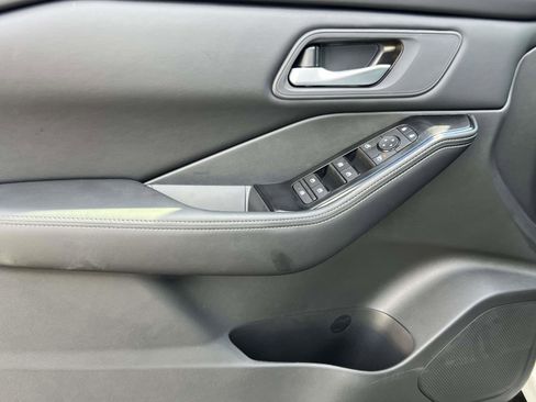 Used 2026 Nissan Rogue SV image 28