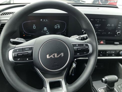 Used 2023 Kia Sportage LX image 15
