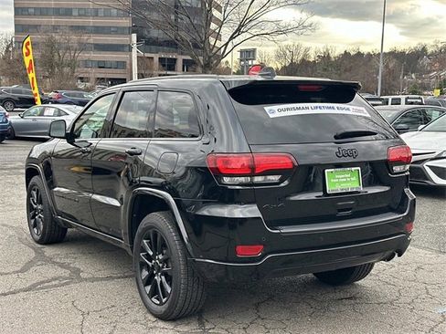 Certified 2022 Jeep Grand Cherokee Laredo X image 4