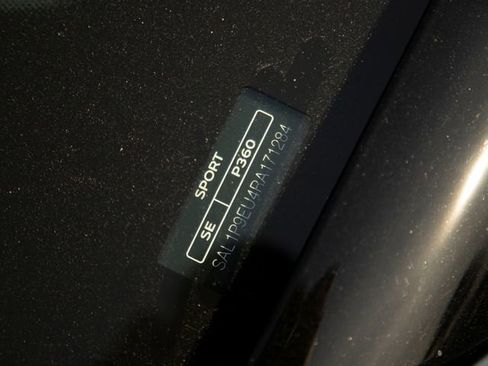 Used 2024 Land Rover Range Rover Sport SE image 32