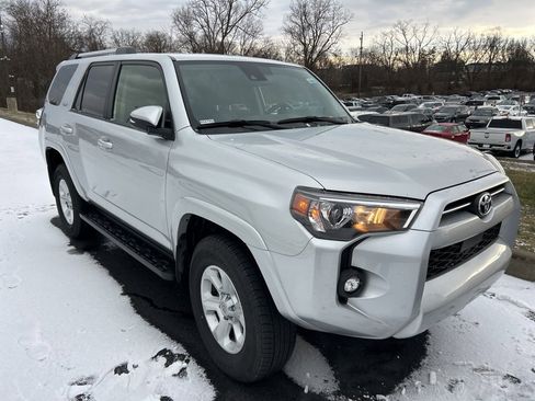 Used 2024 Toyota 4Runner SR5 Premium image 2