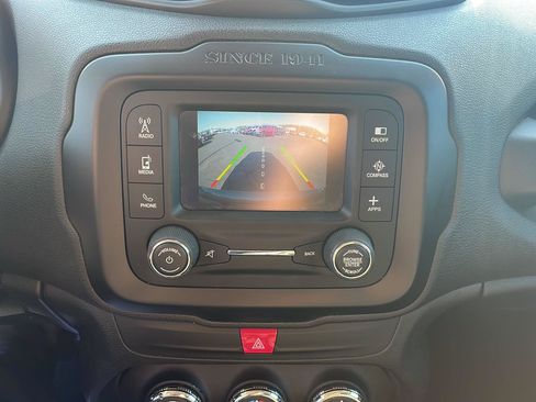 Used 2016 Jeep Renegade Latitude FWD image 23