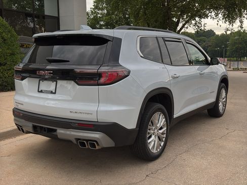Used 2026 GMC Acadia Elevation w/ Elevation Premium Package FWD image 8