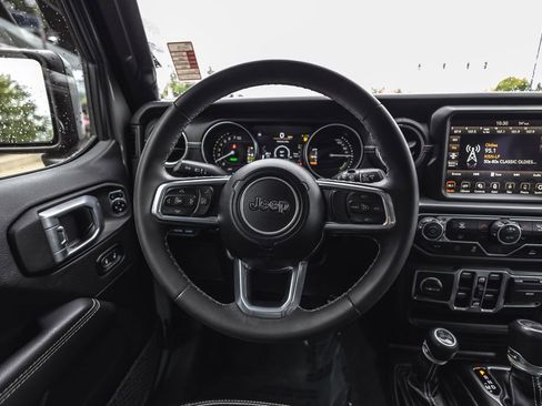 Used 2023 Jeep Wrangler Unlimited Sahara AWD/4WD image 26