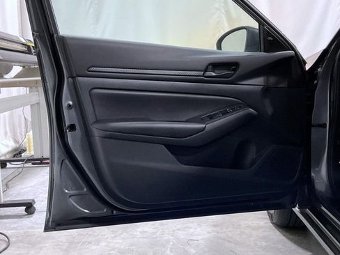 Certified 2025 Nissan Altima 2.5 S FWD image 9