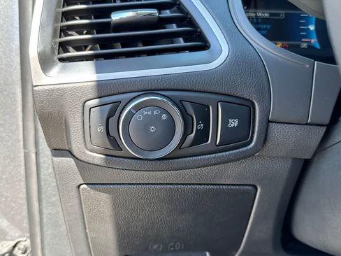 Used 2024 Ford Edge SE image 30