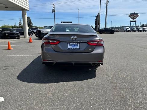 Used 2024 Toyota Camry SE FWD image 3