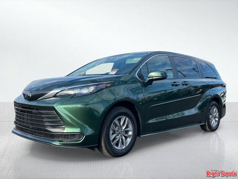 Certified 2026 Toyota Sienna LE FWD image 2