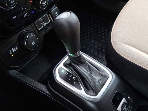 Used 2019 Jeep Renegade Latitude w/ UConnect 8.4 Nav Group image 14