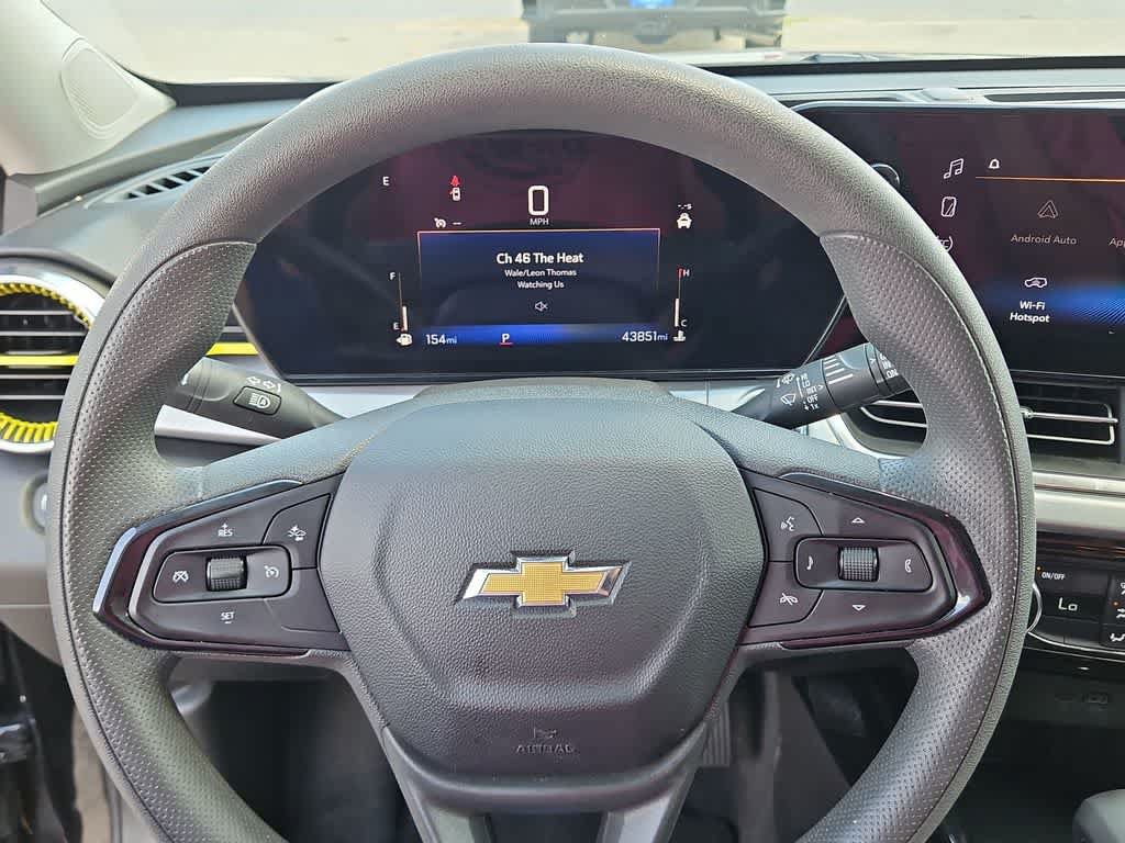 Used 2025 Chevrolet Trax LT FWD image 19