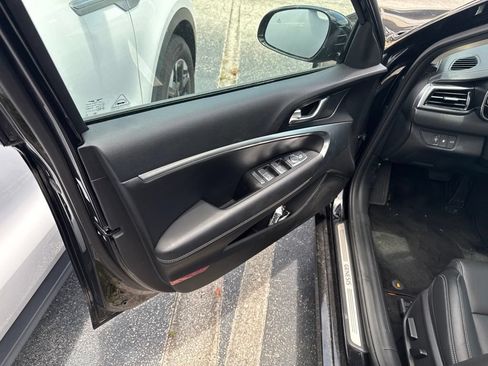 Used 2026 Genesis G70 2.5T RWD image 19